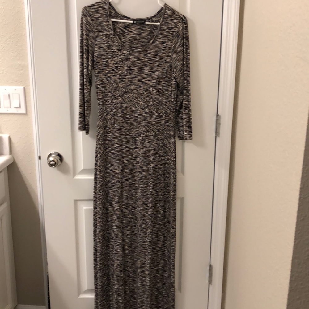 Full length stretch/very comfortable 3/4 sleeves.